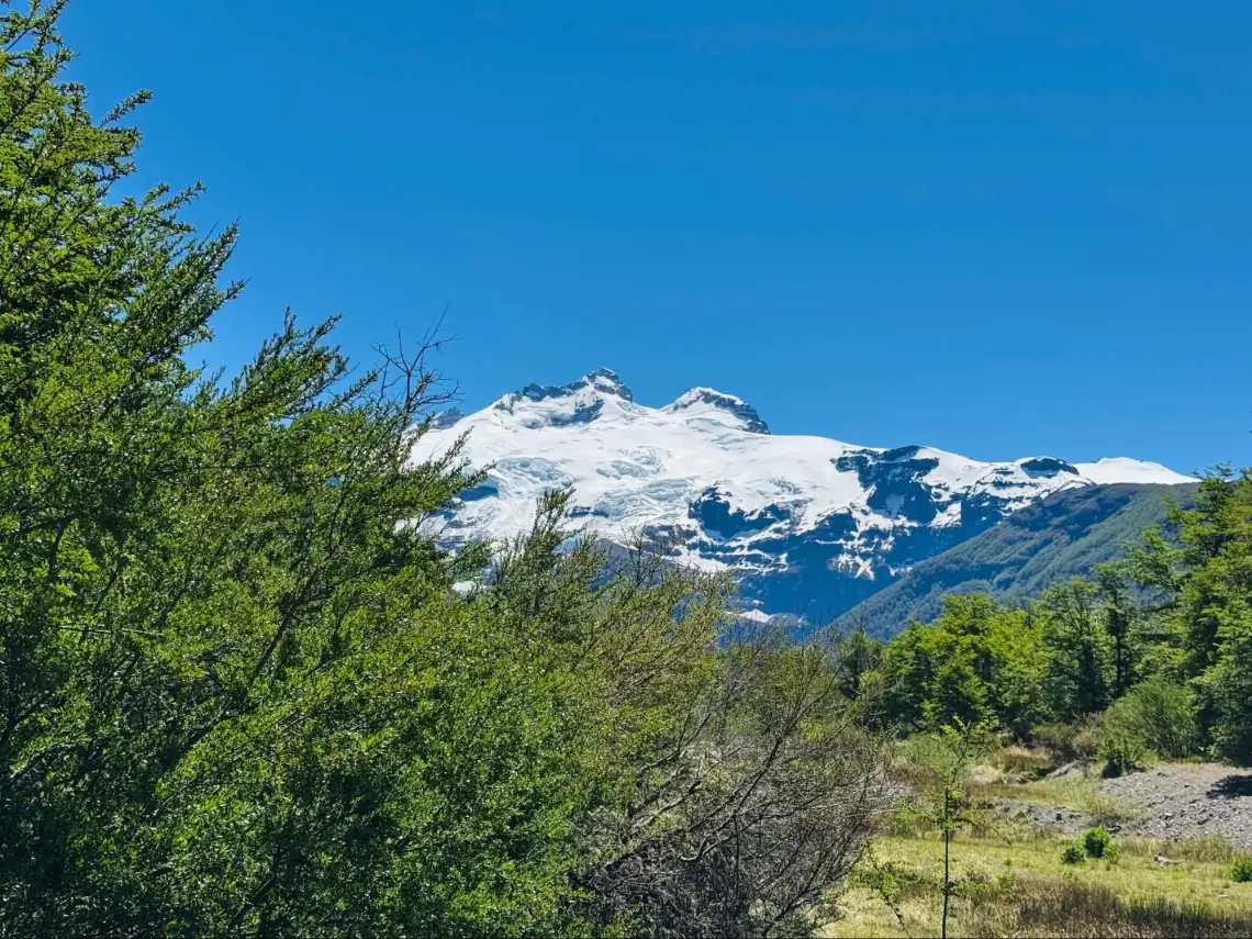 que hacer en bariloche what to visit: El Cerro Tronador y el Ventisquero Negro.