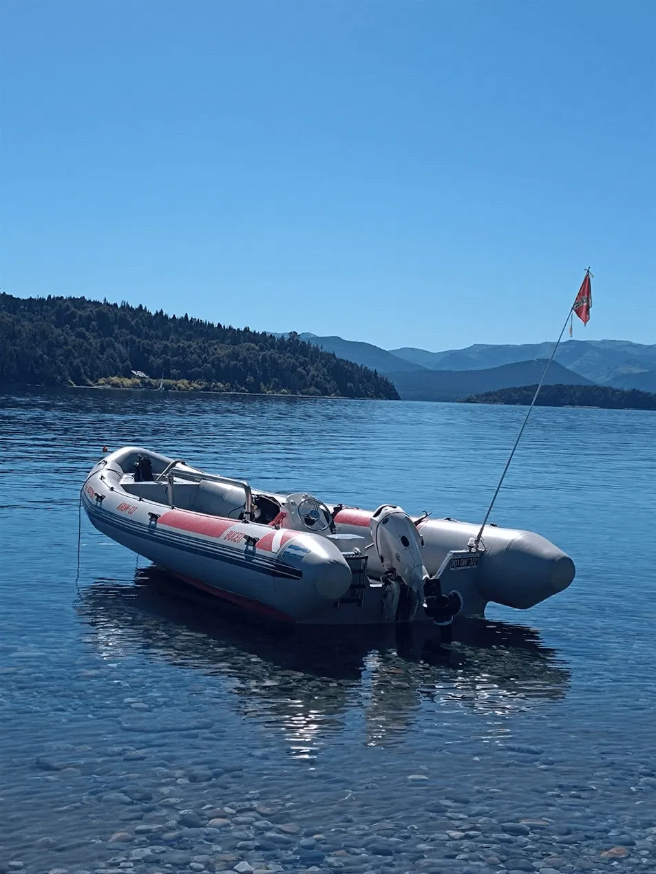 Paseo Lacustre Isla Huemul y Lago Nahuel Huapi
